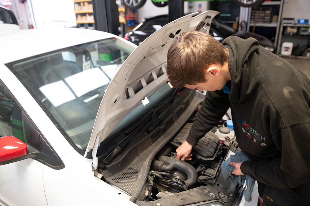 technician checking oil on skoda citigo
